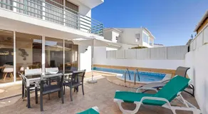 Lagos Beach Pool Villa - Image 4