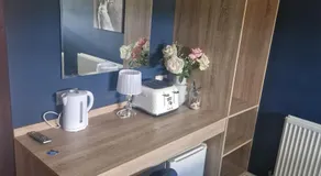 Lenox Bed and Breakfast - Image 5