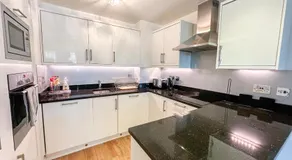 Spacious Detached Houses with FREE PARKING near Little Venice, Paddington & Hyde Park by Staylio London - Image 2