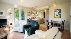Royal Stuart Lane - Townhouse by the Bay with Parking - Image 2