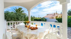 Villa avec piscine privée, terrasse et jardin | Vue mer - Image 3
