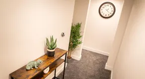 Kings Arms Suites - Deluxe Room - En-Suite - Self Check In - Image 3