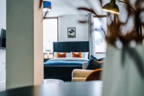 Centrally located studio by Moorfields Station - Image 5