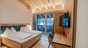4-bed room, bath, toilet - Image 2