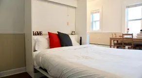 Cozy Studio Perfect for Business Travelers Downtown - Image 2