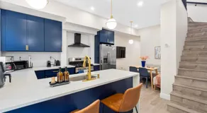 Holiday Home Brownstone City Stay 5BEDS, Private Dual Units - Image 4