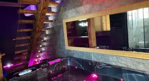 dark love suite avec Jacuzzi Privatif - Image 4