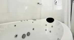 Atlantic Tower Motor Inn - Image 5
