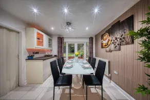3 Bedrooms Sleeps 7 Free Parking - Image 4