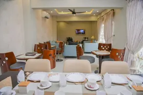 Orchards Cottage Hotel - Image 4