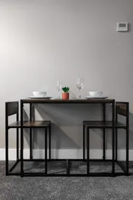 City Centre Studio 9 with Kitchenette, Free Wifi and Smart TV with Netflix by Yoko Property - Image 3
