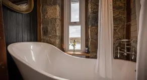 The Lodge in the Loch - Image 3