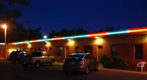 Sun -N- Sand Motel - Image 4