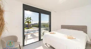 Brand new Luxury Villa with pool - Image 2