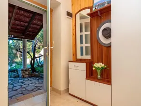 House Hidden Bay-One Bedroom Cottage with Terrace ans Sea View - Image 2