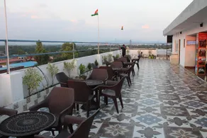 Hotel Red Apple Near Railway Station Chandigarh - Image 3