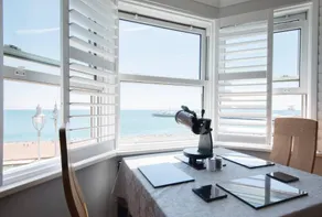 Direct Sea Views, Seafront Location & Free Parking - Image 4