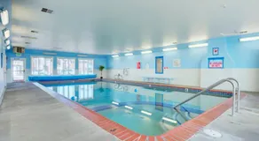 Top Floor Condo With Amazing Views Pool and Sauna - Image 3