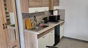 Hostel 405 - Image 3