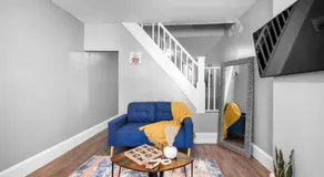 Bright Corner Flat near Transit and Trails - Image 4