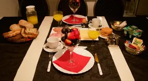 The Studio Guesthouse - Image 2