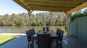 Waterfront Holiday Home - Image 4
