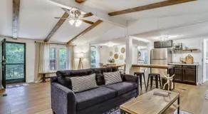The Farmer's Cottage at Kings Crossing - Image 3
