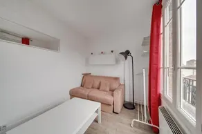 2 people near Paris - Image 1
