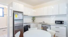 2 'Copacabana', 61 Sandy Point Road - linda unidad con vistas al agua desde el balcón - Image 3