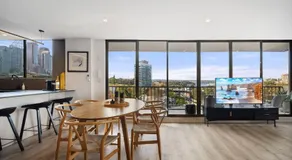 Inner City Harbour Views With Parking - Image 3