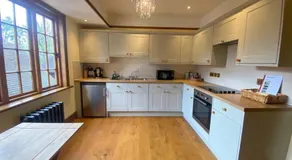 3 Bed Apartment Sleeps 6 Country House in Warwick - Image 5
