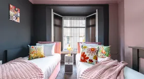 Amen 4 Bedroom Garden Street Parking 2 Bathroom - Perfect for Contractors, Groups - Image 2