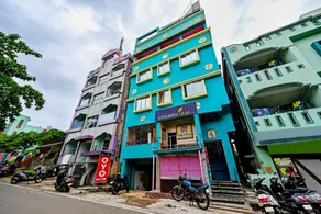 OYO Flagship Golden Leaf - Image 4