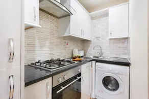 Euston Budget Apartment and Rooms - Image 4