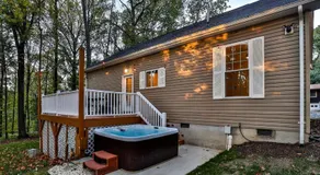 FirepitBBQHot TubKingFull KitchenSmartTVPets - Image 5