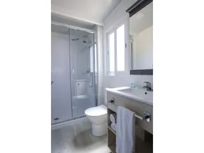 Chalet in Spain with Modern Amenities - Image 2