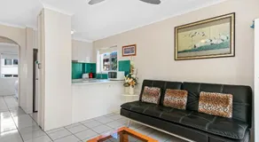 Superb 1 Bedroom Apartment near the Beach - Image 5