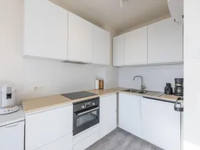 Modern, renovated studio with open views. - Image 5