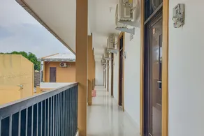 Urbanview Aurel House Cirebon - Image 4