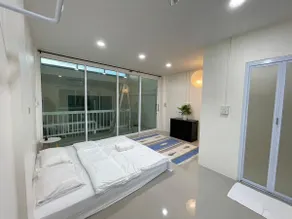 33 House - Image 2