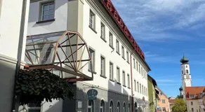 Holz & Hirsch Loft - Parkplatz und Hund - Image 4