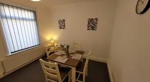 The Lawrence, Redcar - 2 Bedroom Victorian House - Free On-Street Permit Parking, Fast Wifi, Virgin TV - Perfect for Contractors, Families and Couples - Image 4
