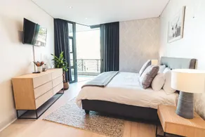 Elegant Waterfront Apartment with No Loadshedding - Image 2