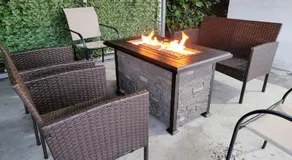 Spacious 3 bedroom unit with backyard and parking just 10 minutes from Rodeo Dr and attractions! - Image 5