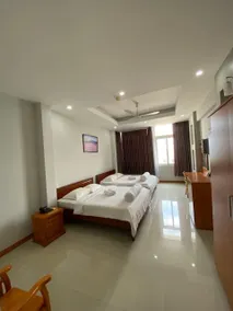 Rich Hotel - Image 2