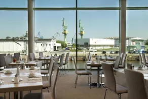 Karboni Hotel - Image 4