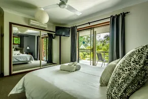 Retiro privado nos arredores da cidade, com piscina e spa! - Image 2