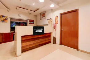 Super Townhouse Oak Ramdaspeth Downtown - Image 3