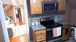 Luxury Loft - Family-Friendly Home Free Parking - Image 4
