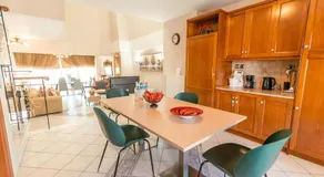 Rena's Center House - Image 4